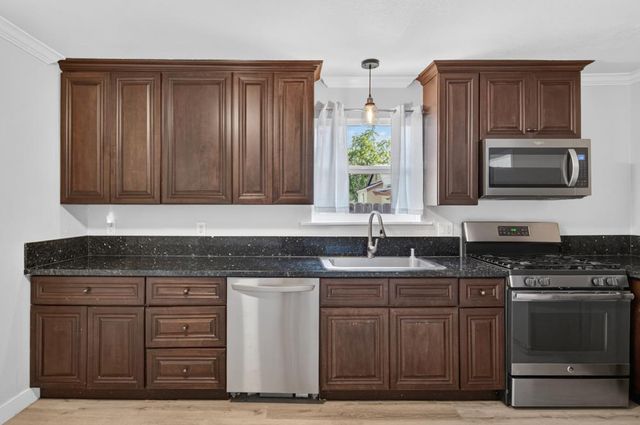 2604 Fairfield St, Sacramento, CA 95815