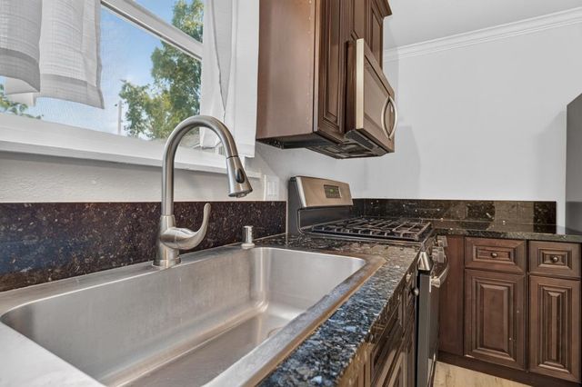 2604 Fairfield St, Sacramento, CA 95815