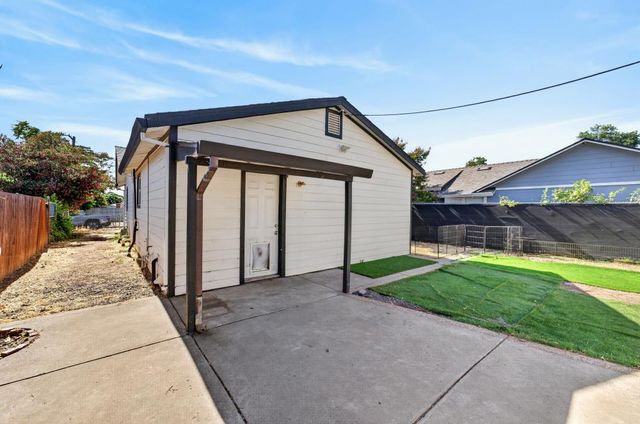 2604 Fairfield St, Sacramento, CA 95815
