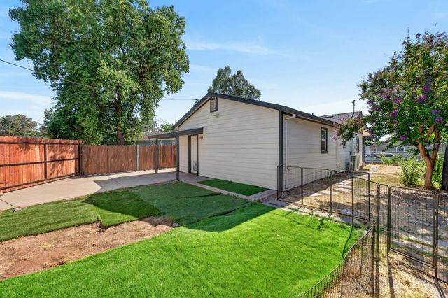 2604 Fairfield St, Sacramento, CA 95815