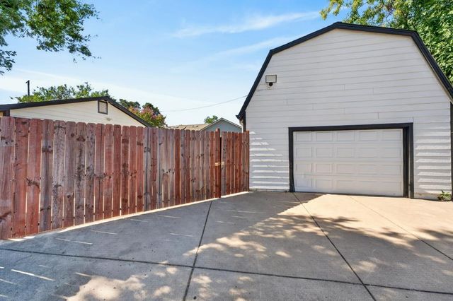 2604 Fairfield St, Sacramento, CA 95815