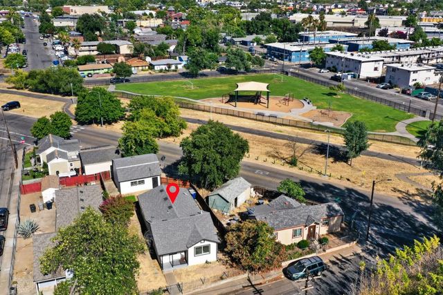 2604 Fairfield St, Sacramento, CA 95815