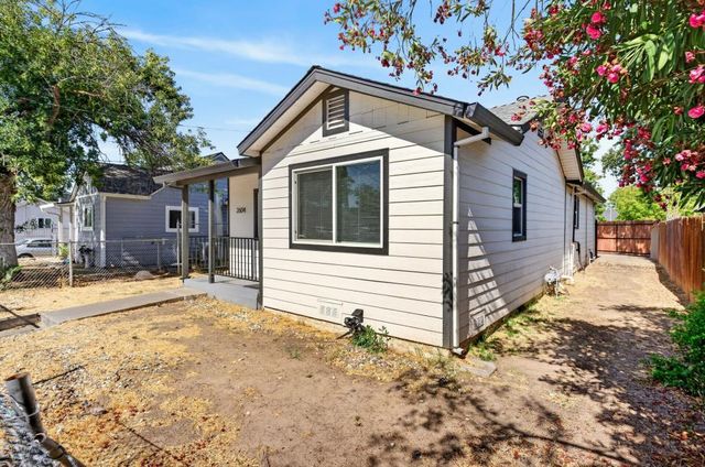 2604 Fairfield St, Sacramento, CA 95815