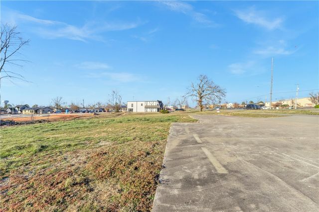 605 Walton Boulevard, Bentonville, AR 72712