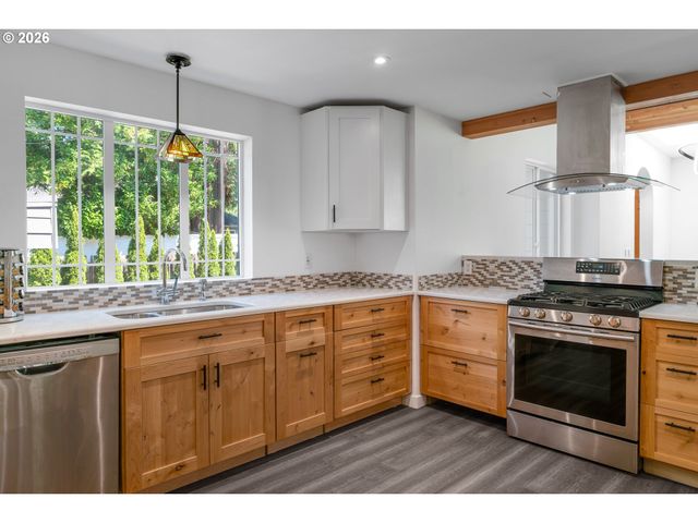5017 Se ALDERCREST Rd, Milwaukie, OR 97222