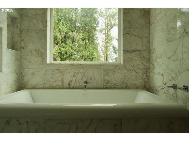 5017 Se ALDERCREST Rd, Milwaukie, OR 97222