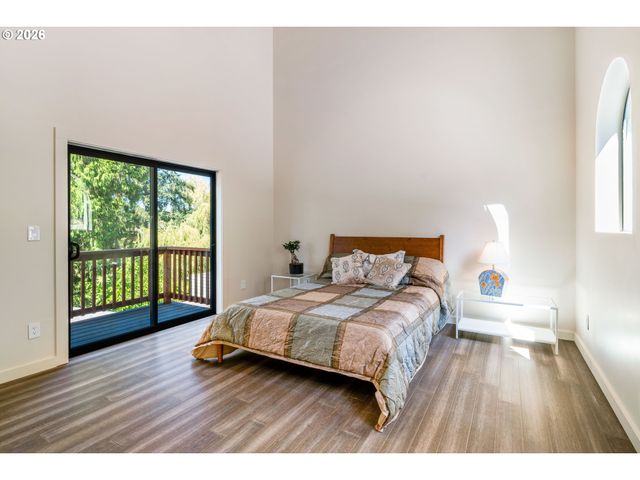 5017 Se ALDERCREST Rd, Milwaukie, OR 97222