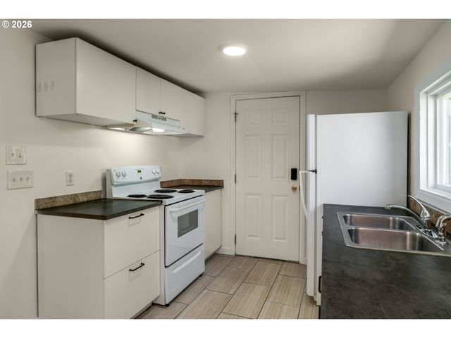 5017 Se ALDERCREST Rd, Milwaukie, OR 97222