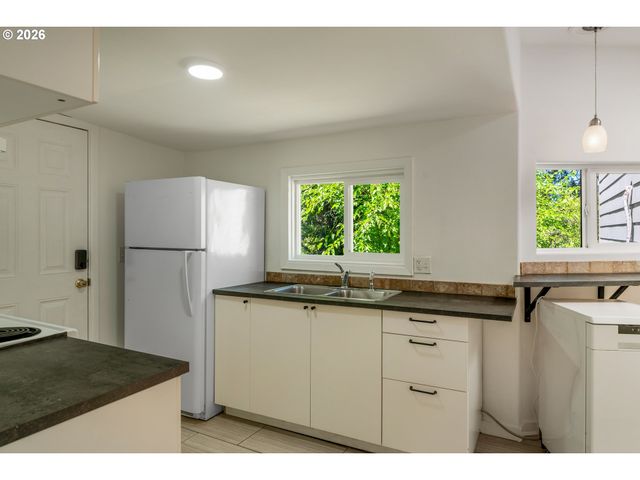 5017 Se ALDERCREST Rd, Milwaukie, OR 97222