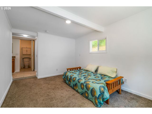 5017 Se ALDERCREST Rd, Milwaukie, OR 97222