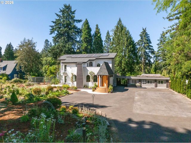 5017 Se ALDERCREST Rd, Milwaukie, OR 97222