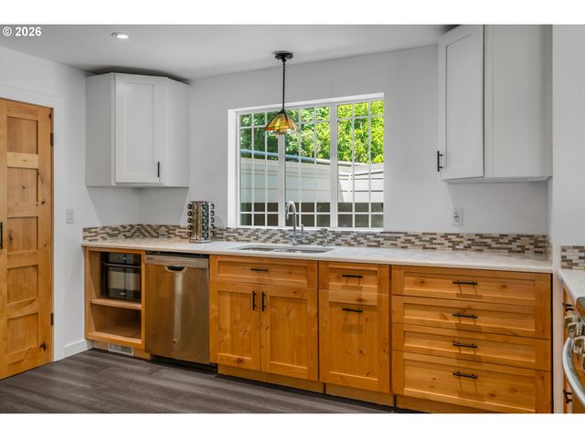 5017 Se ALDERCREST Rd, Milwaukie, OR 97222