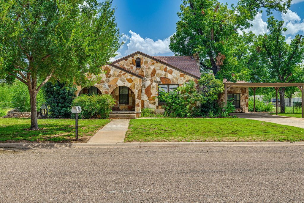 Image 1 of property listing at 43 Garden Road, San Angelo, TX 76903