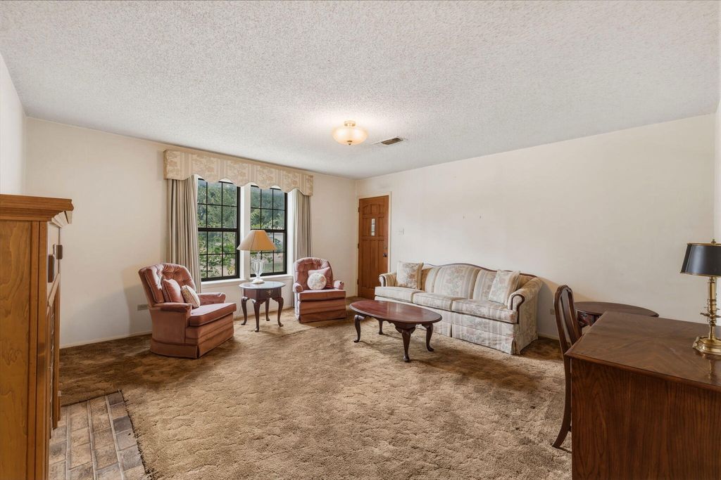 Image 10 of property listing at 43 Garden Road, San Angelo, TX 76903