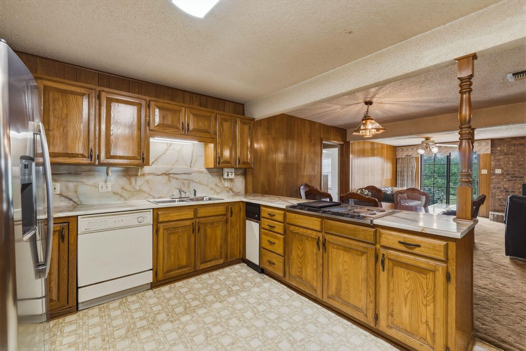Image 11 of property listing at 43 Garden Road, San Angelo, TX 76903