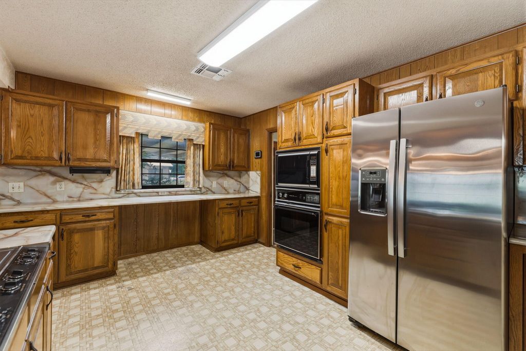 Image 12 of property listing at 43 Garden Road, San Angelo, TX 76903