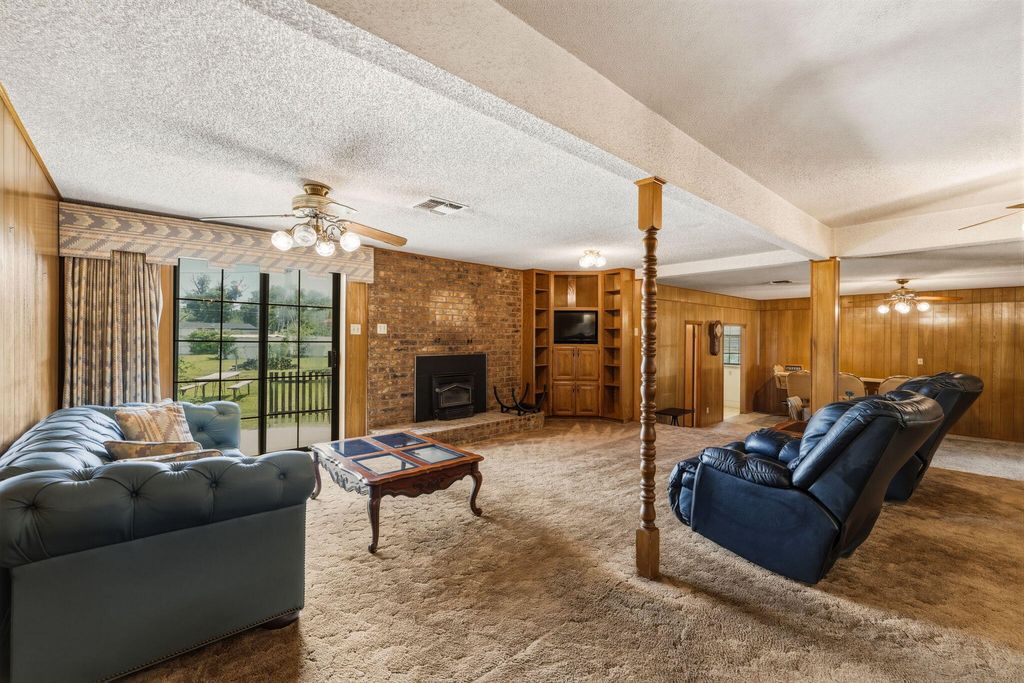 Image 15 of property listing at 43 Garden Road, San Angelo, TX 76903