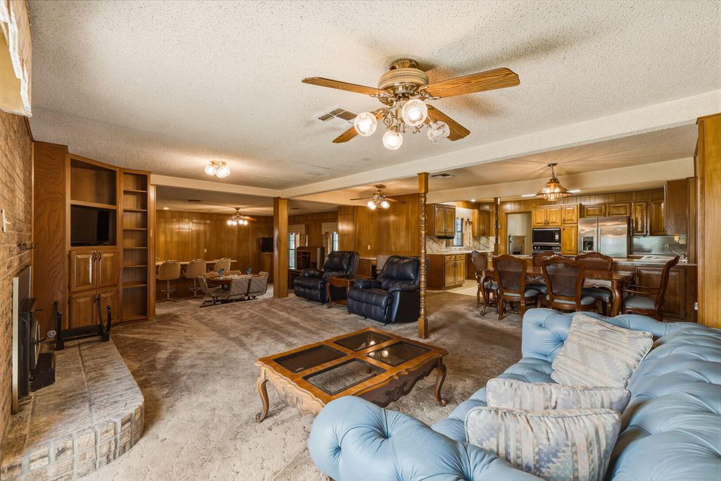 Image 16 of property listing at 43 Garden Road, San Angelo, TX 76903