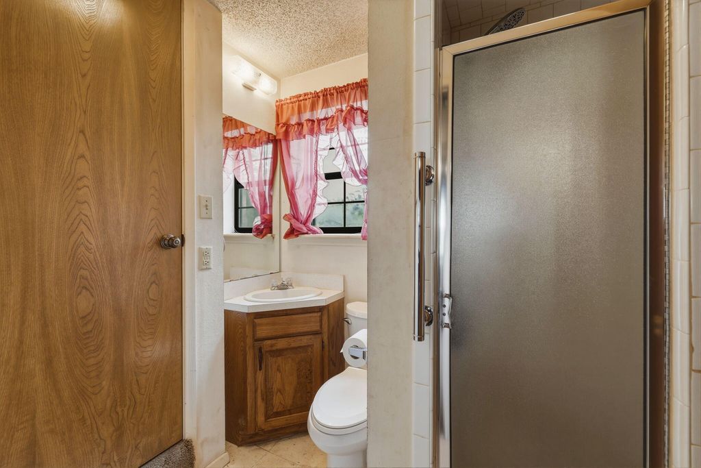 Image 20 of property listing at 43 Garden Road, San Angelo, TX 76903