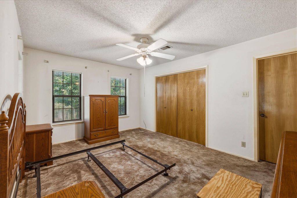 Image 22 of property listing at 43 Garden Road, San Angelo, TX 76903