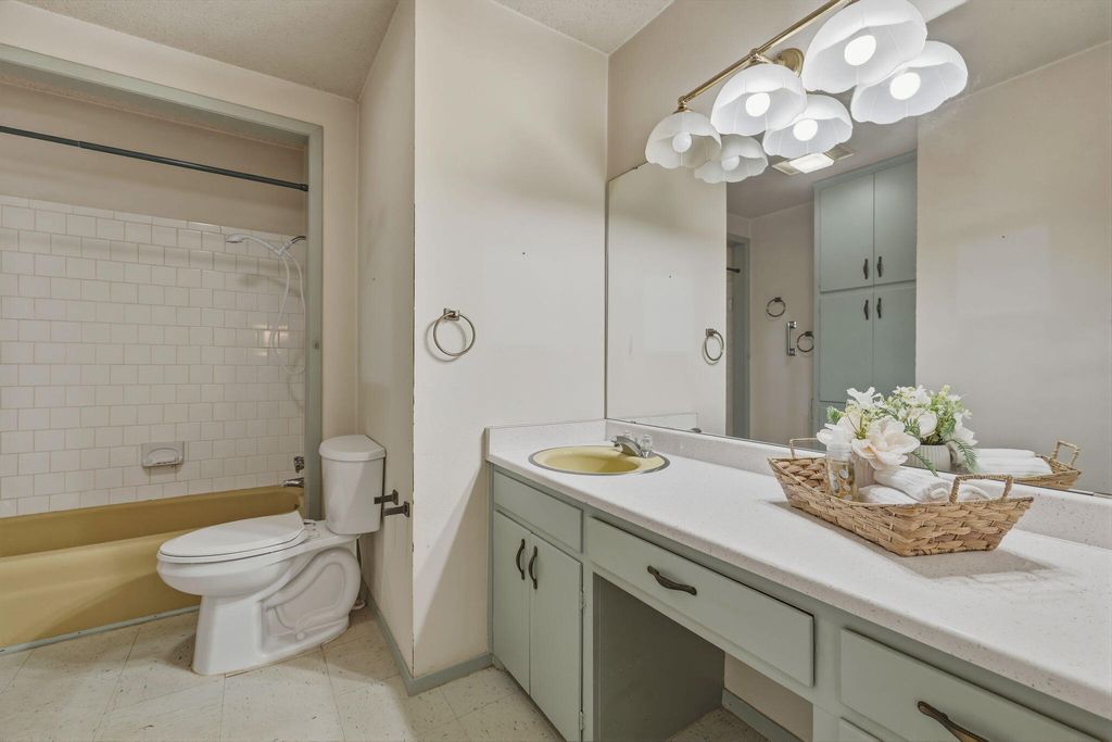 Image 24 of property listing at 43 Garden Road, San Angelo, TX 76903