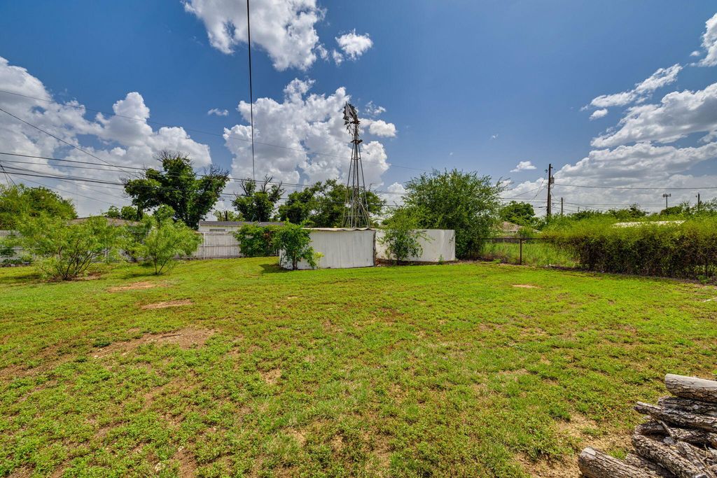 Image 34 of property listing at 43 Garden Road, San Angelo, TX 76903