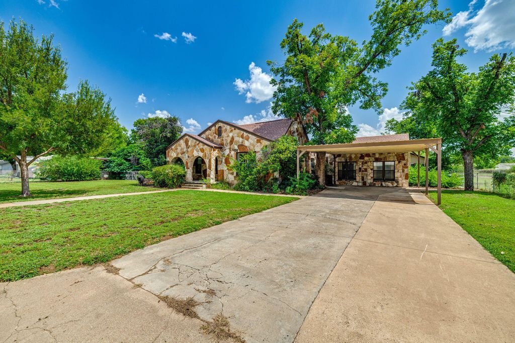 Image 4 of property listing at 43 Garden Road, San Angelo, TX 76903