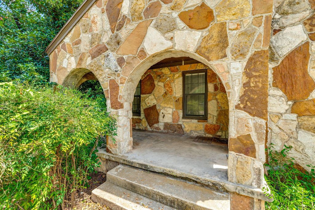 Image 6 of property listing at 43 Garden Road, San Angelo, TX 76903