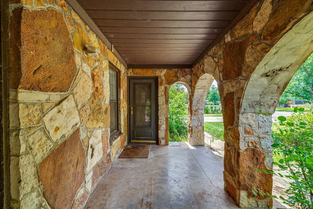 Image 7 of property listing at 43 Garden Road, San Angelo, TX 76903