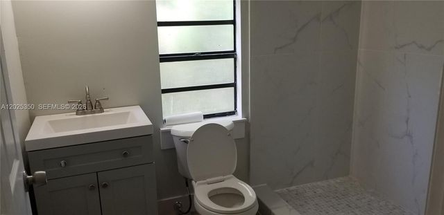 2465 NE 184th St, North Miami Beach, FL 33160