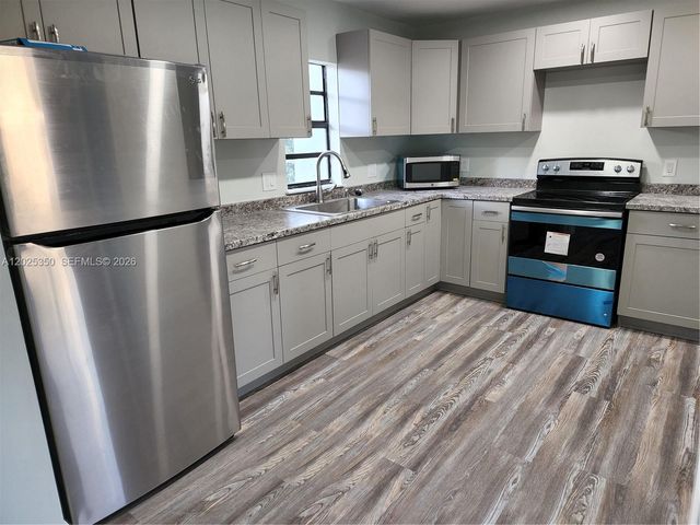 2465 NE 184th St, North Miami Beach, FL 33160