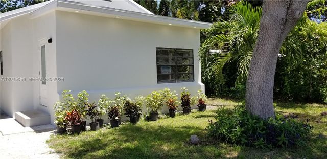 2465 NE 184th St, North Miami Beach, FL 33160