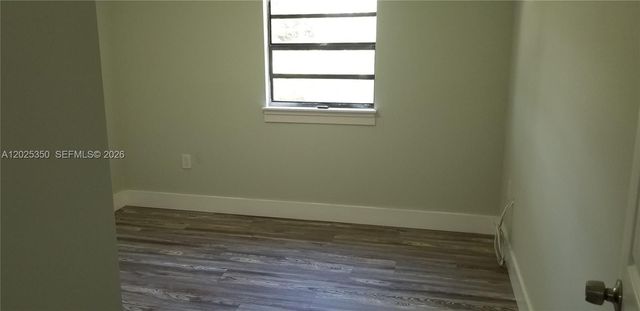 2465 NE 184th St, North Miami Beach, FL 33160