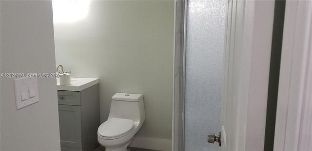 2465 NE 184th St, North Miami Beach, FL 33160
