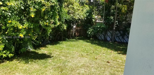 2465 NE 184th St, North Miami Beach, FL 33160