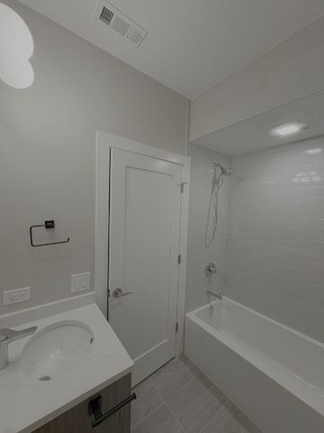 6455 S St. Lawrence Avenue 3, Chicago, IL 60637
