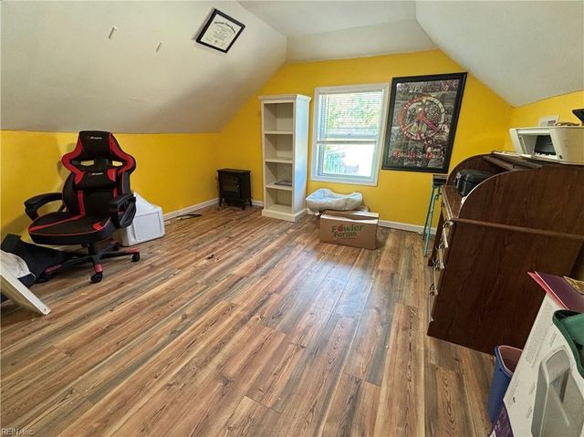 8 Clover ST, Hampton, VA 23669