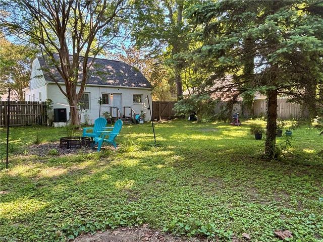 8 Clover ST, Hampton, VA 23669