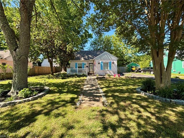 8 Clover ST, Hampton, VA 23669