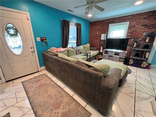 8 Clover ST, Hampton, VA 23669