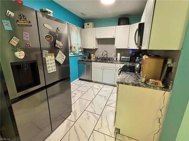 8 Clover ST, Hampton, VA 23669