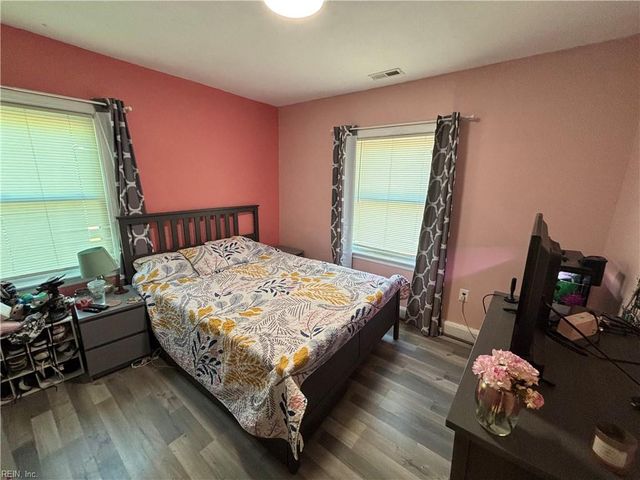 8 Clover ST, Hampton, VA 23669