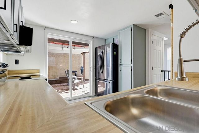 140 E El Norte Parkway 6, Escondido, CA 92026