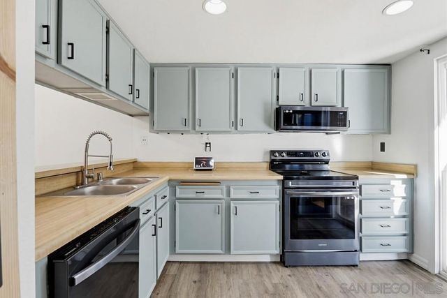 140 E El Norte Parkway 6, Escondido, CA 92026