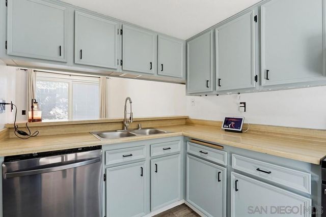 140 E El Norte Parkway 6, Escondido, CA 92026