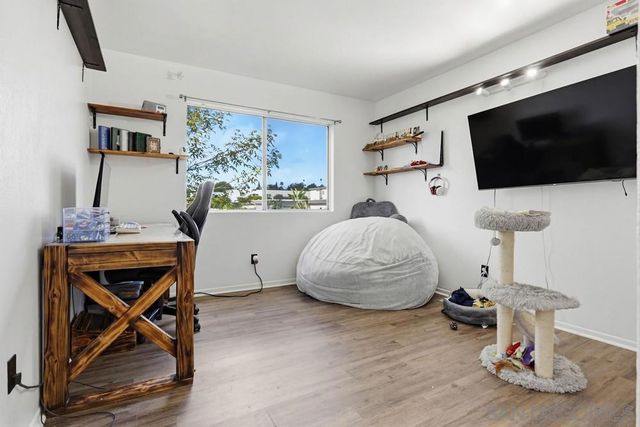 140 E El Norte Parkway 6, Escondido, CA 92026