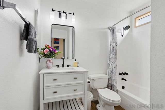 140 E El Norte Parkway 6, Escondido, CA 92026