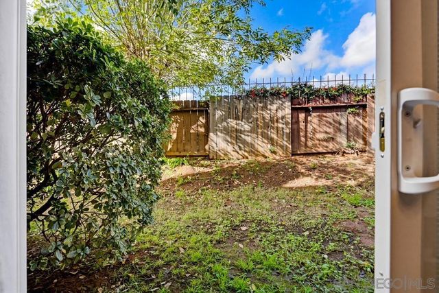 140 E El Norte Parkway 6, Escondido, CA 92026