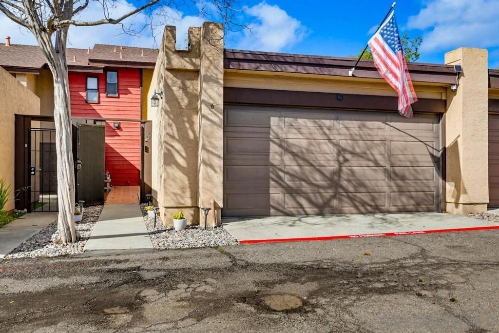 140 E El Norte Parkway 6, Escondido, CA 92026