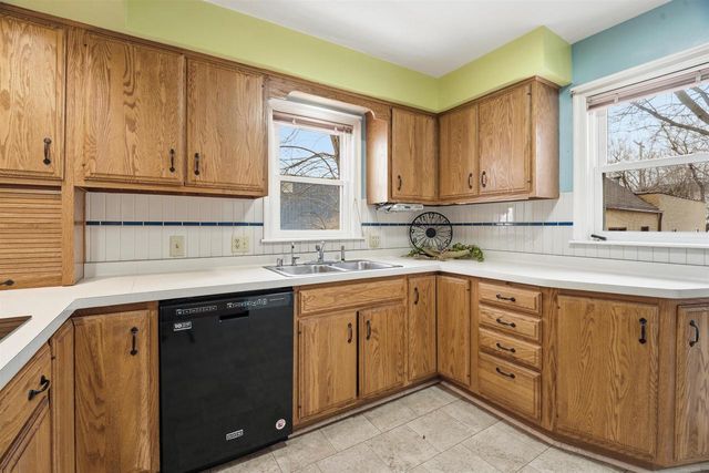 1127 W NORTHLAND AVENUE, Appleton, WI 54914